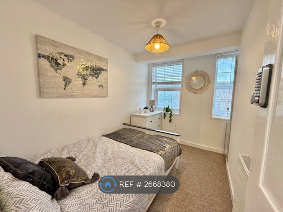 Property photo 3 of 8 Room 3