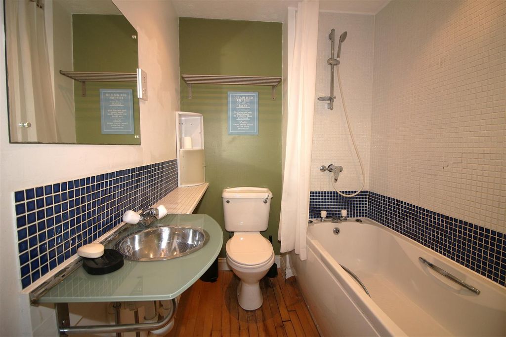 Property photo 3 of 17 Bathroom