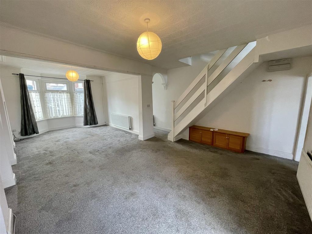 Property photo 3 of 11 Dining Room