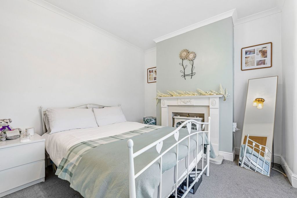 Property photo 3 of 28