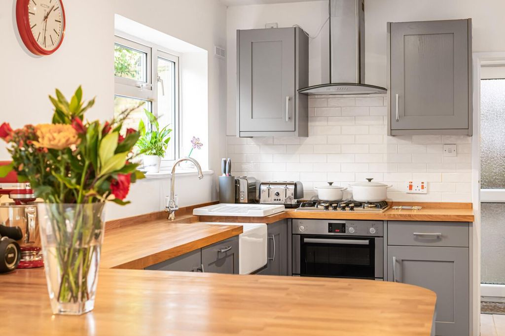 Property photo 3 of 29