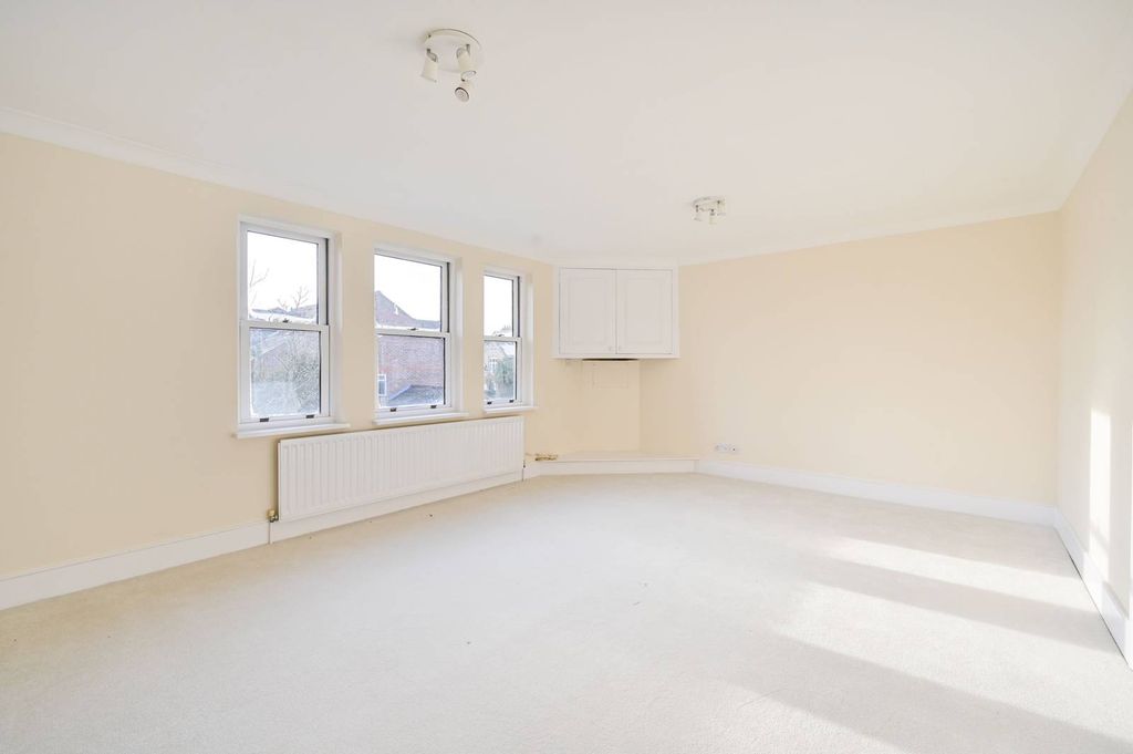 Property photo 2 of 7