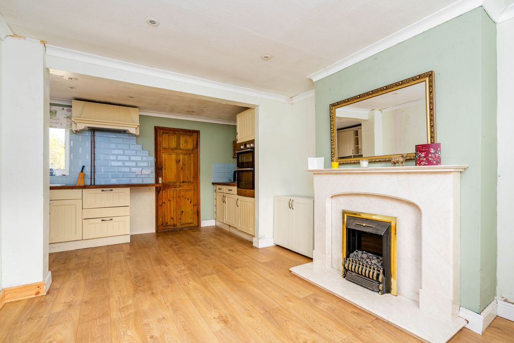 Property photo 3 of 15 Dining Room