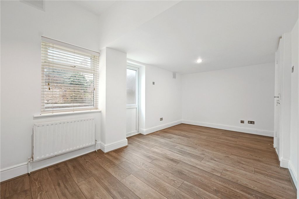 Property photo 3 of 15 Picture No. 04