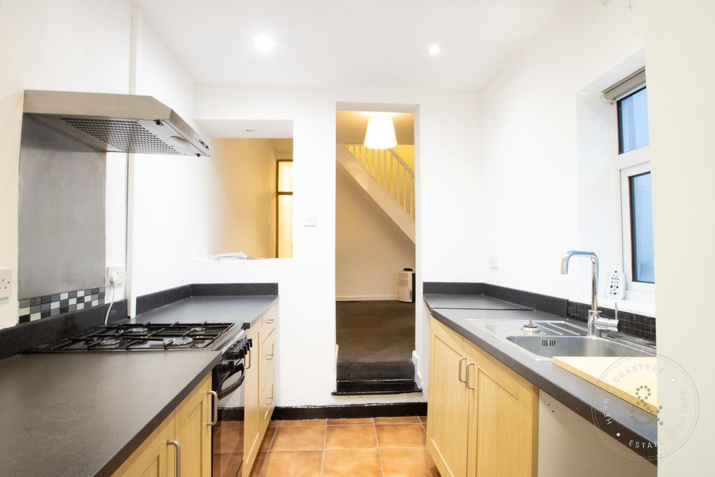 Property photo 3 of 14 Kitchen