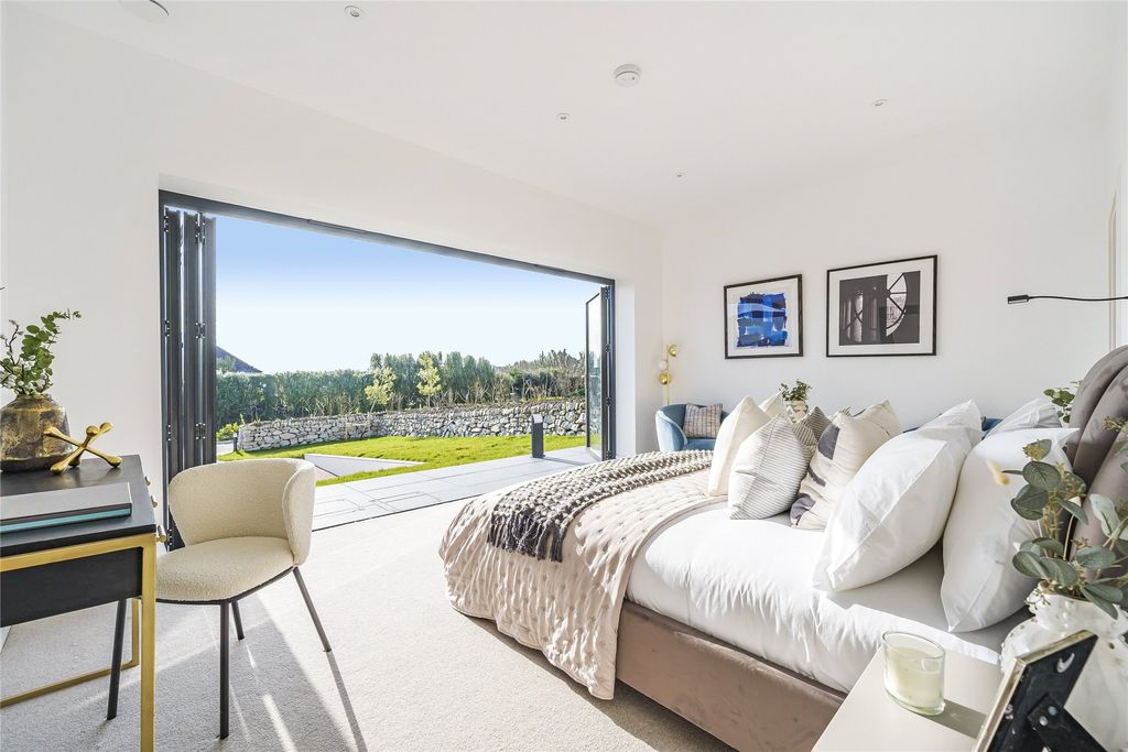 Property photo 2 of 13 Show Home