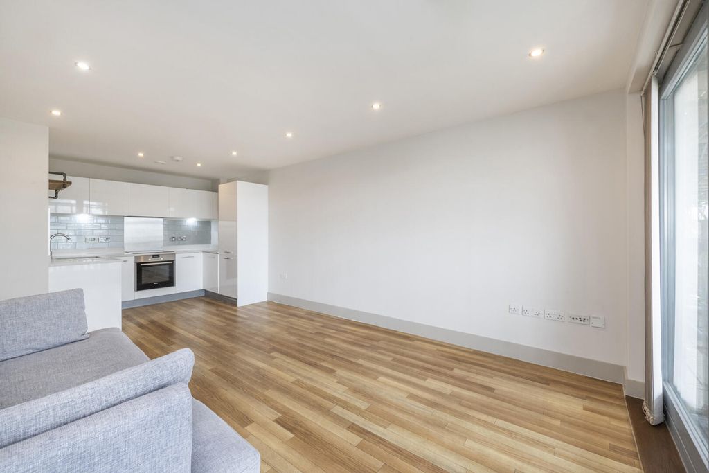 Property photo 2 of 9 Living Room