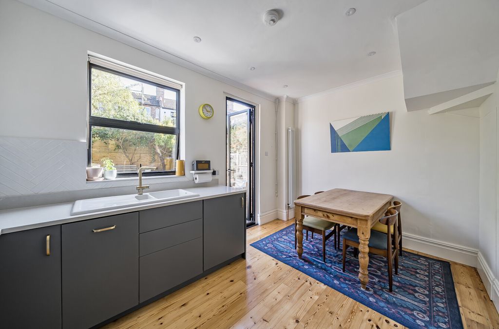 Property photo 3 of 19 1356339-9-68cd965...