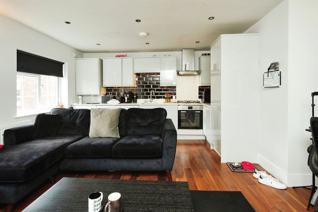 Property photo 3 of 14