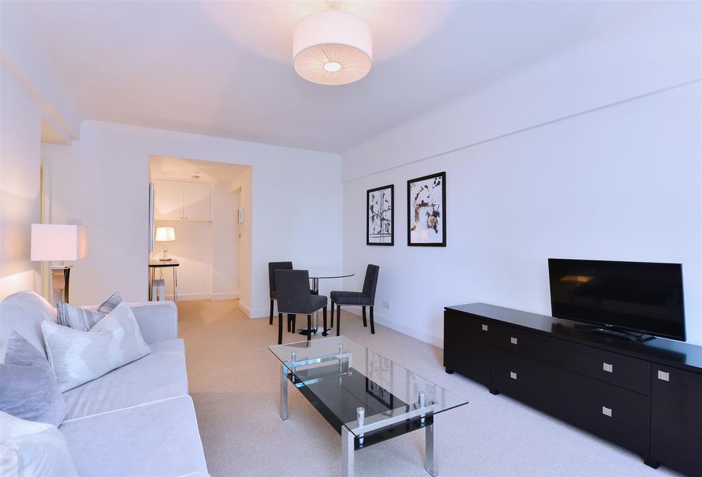 Property photo 3 of 8 145Pelham-Flat24-2.Jpg