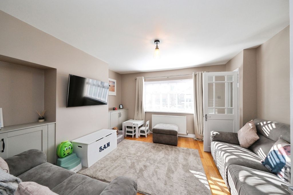 Property photo 3 of 18 Pbox-Img.Jpg