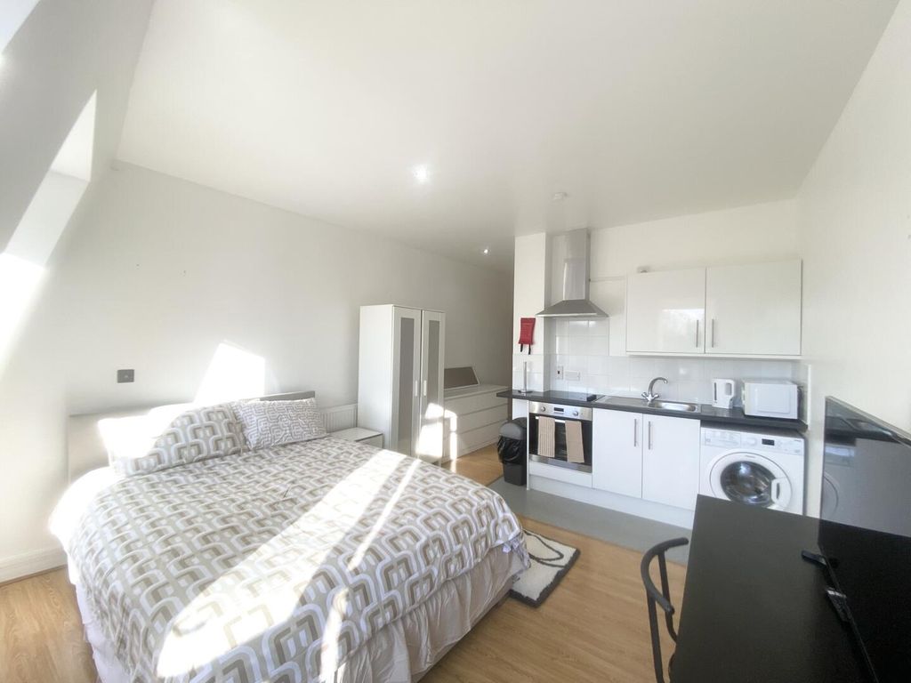 Property photo 1 of 9 Bedroom