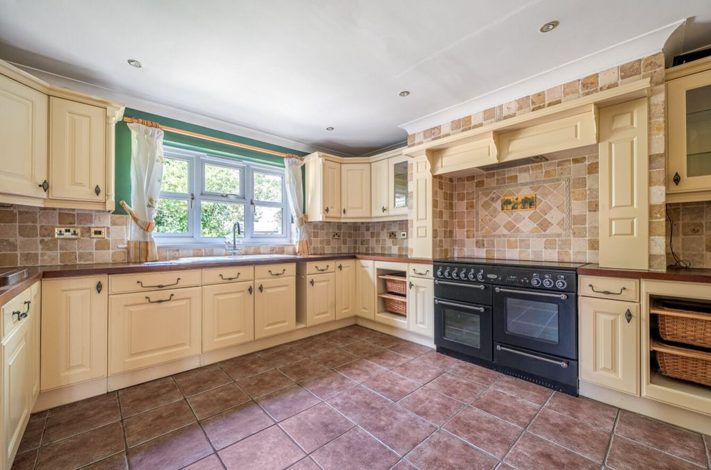 Property photo 3 of 24 1326219-3-6892666Fdd7E6