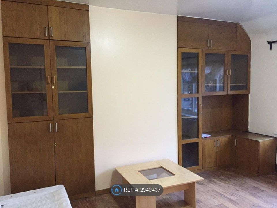 Property photo 3 of 11 Living Room
