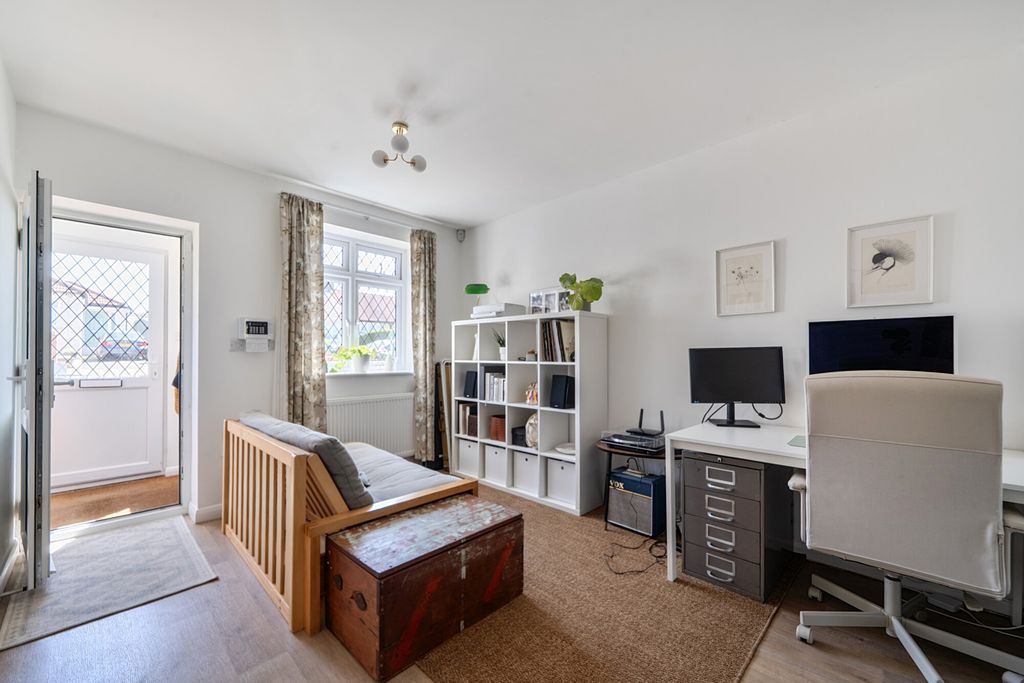 Property photo 3 of 22 1465223-12-6A158E...