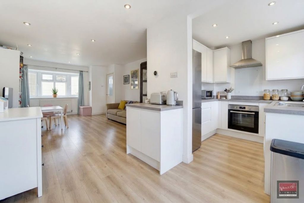 Property photo 2 of 11 Img_8750
