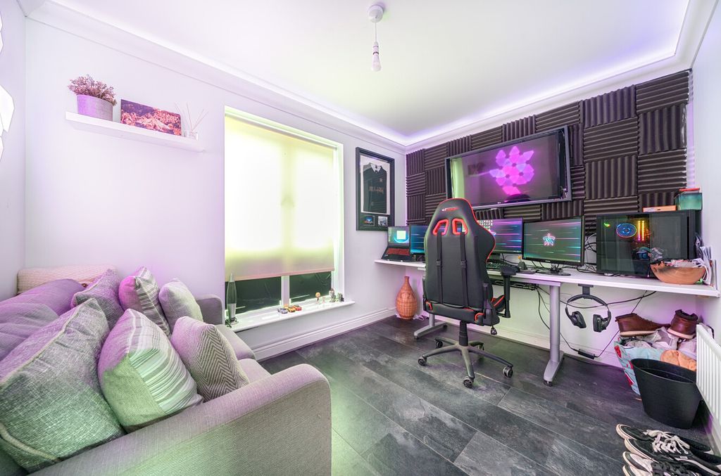 Property photo 2 of 9