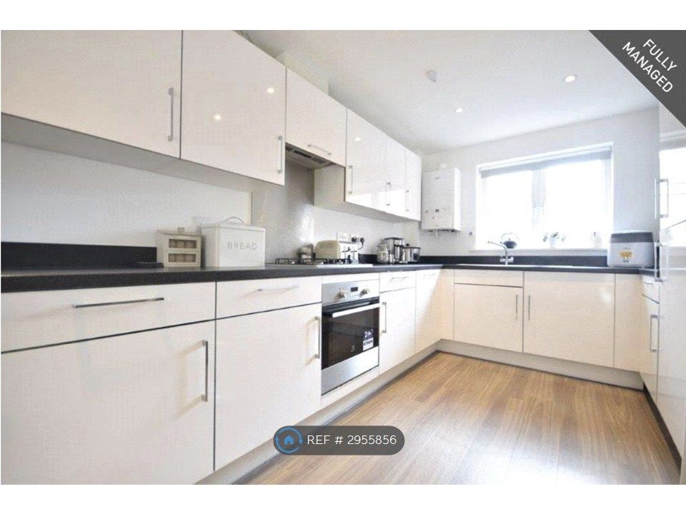 Property photo 1 of 6 Kitchen