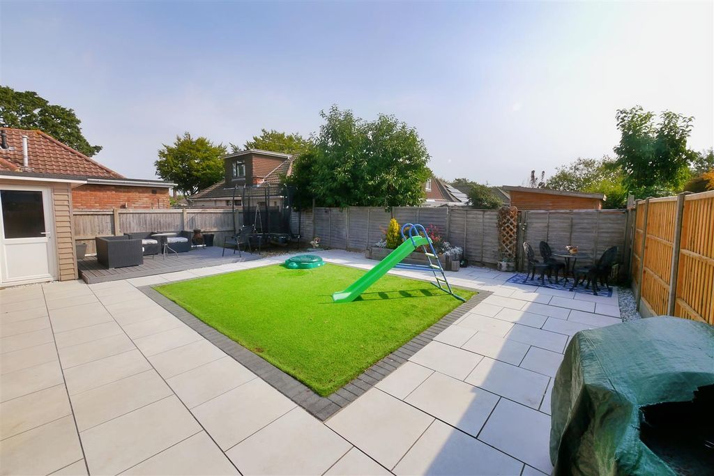 Property photo 2 of 15 Garden