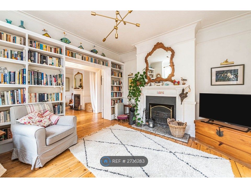 Property photo 2 of 21 Sitting Room