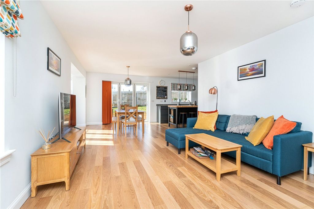 Property photo 3 of 37 Picture No. 02