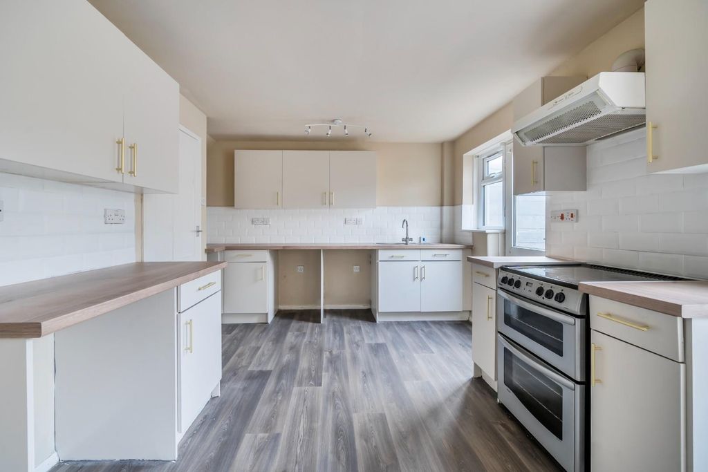 Property photo 2 of 15 1371627-8-68F7Aa0781Dde.Jpg