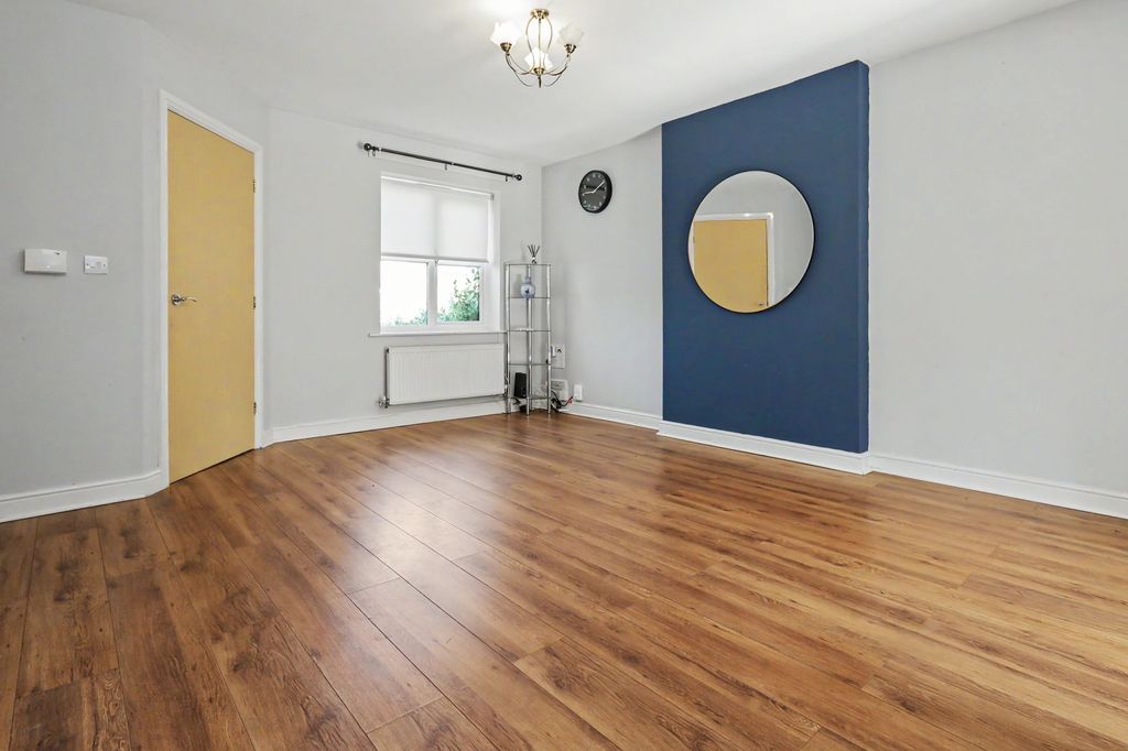 Property photo 3 of 32
