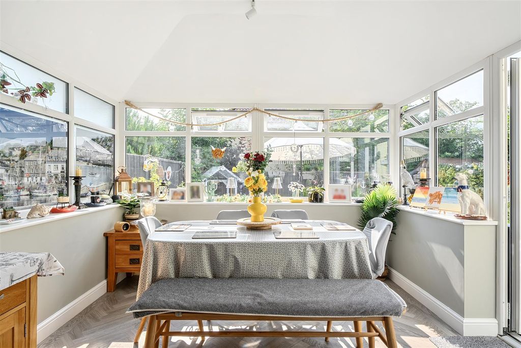 Property photo 2 of 20 Sun Room