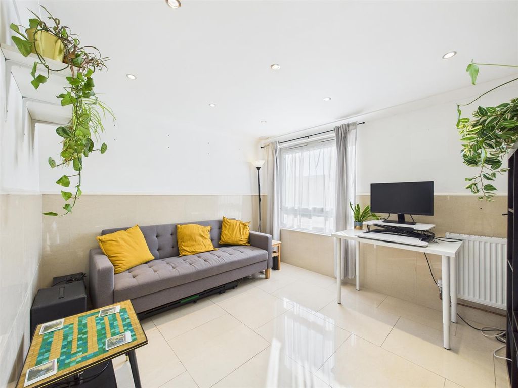 Property photo 2 of 14 Cam01358G0-Pr0198-Still015.Jpg