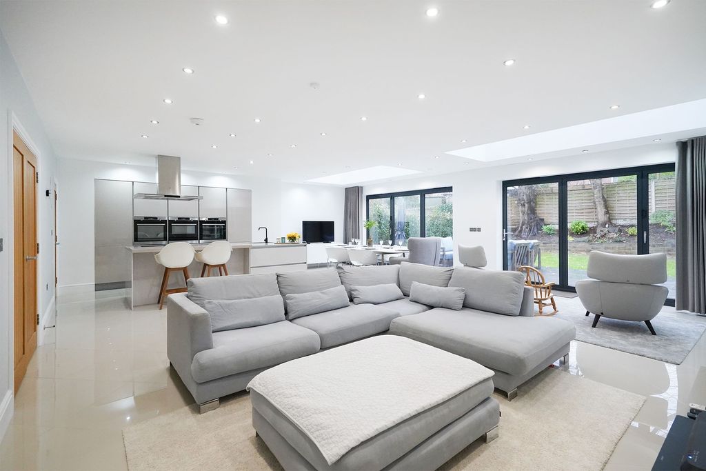 Property photo 2 of 40