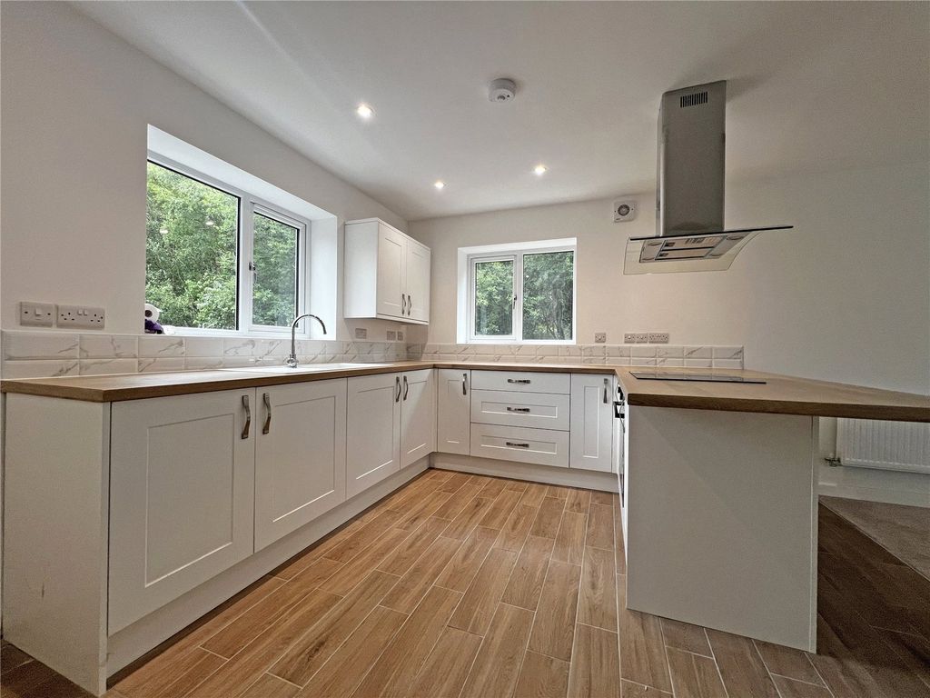 Property photo 2 of 18 Picture No. 10