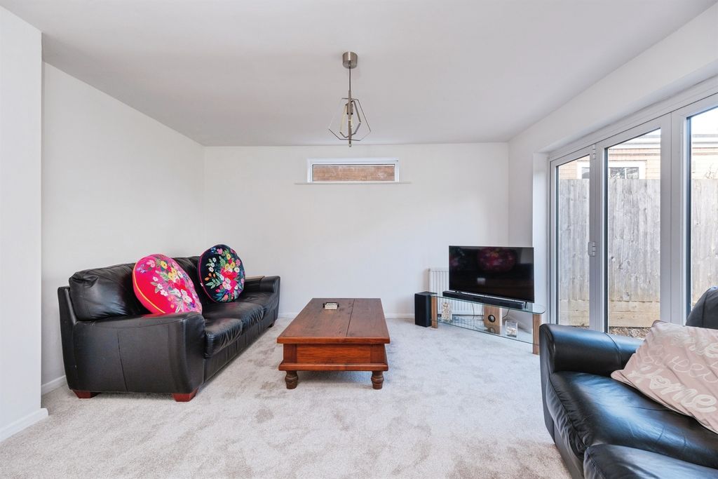 Property photo 2 of 20