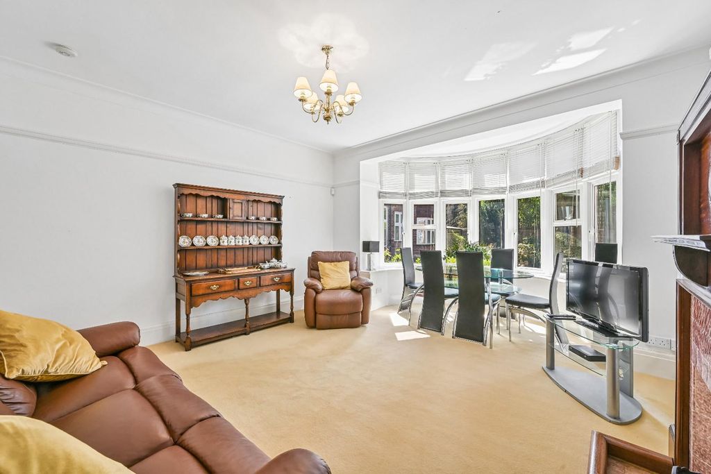 Property photo 2 of 14 Ashley Court