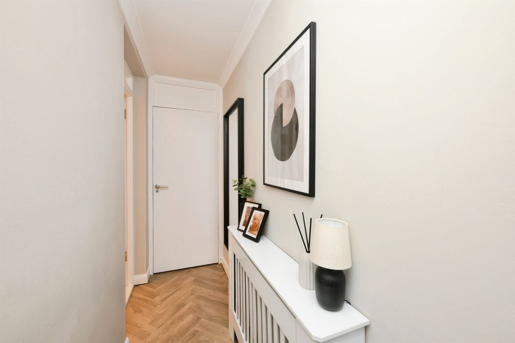 Property photo 2 of 25