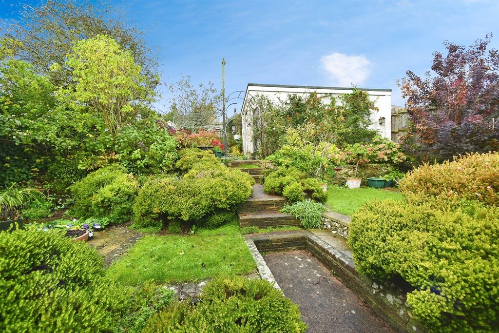 Property photo 3 of 34