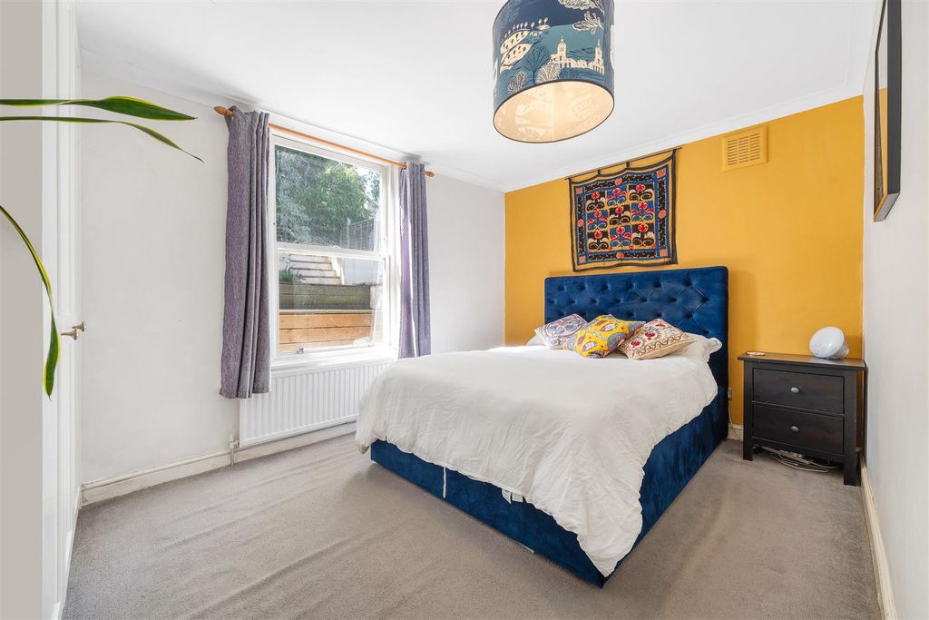 Property photo 3 of 14 Knollys Road-8.Jpg