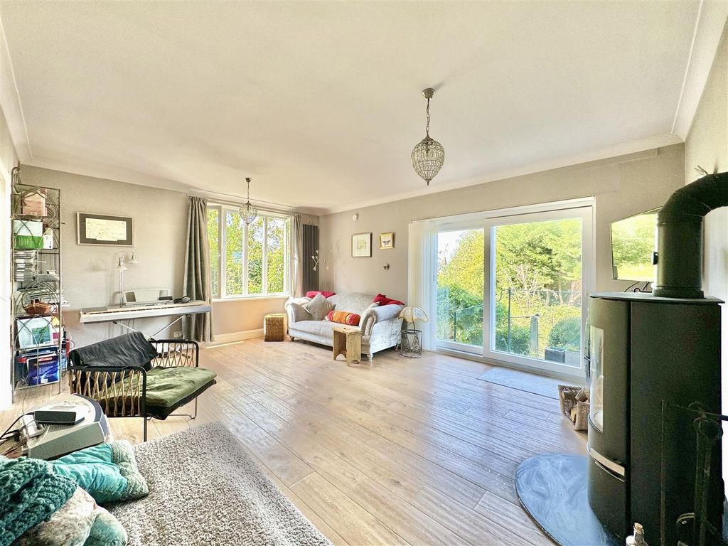 Property photo 2 of 34