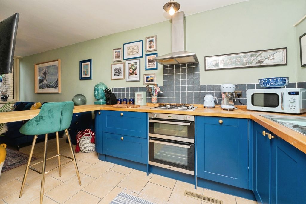 Property photo 3 of 20 Pbox-Img.Jpg