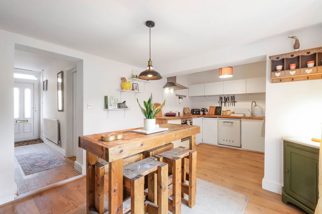 Property photo 3 of 21