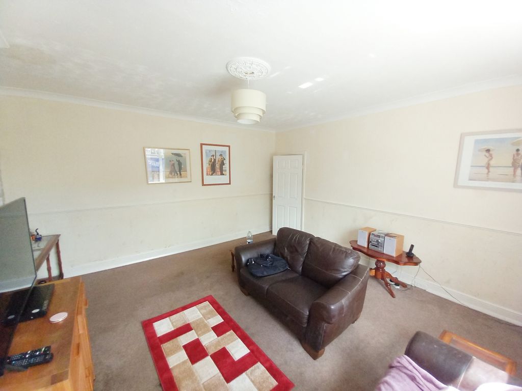 Property photo 1 of 7 Lounge