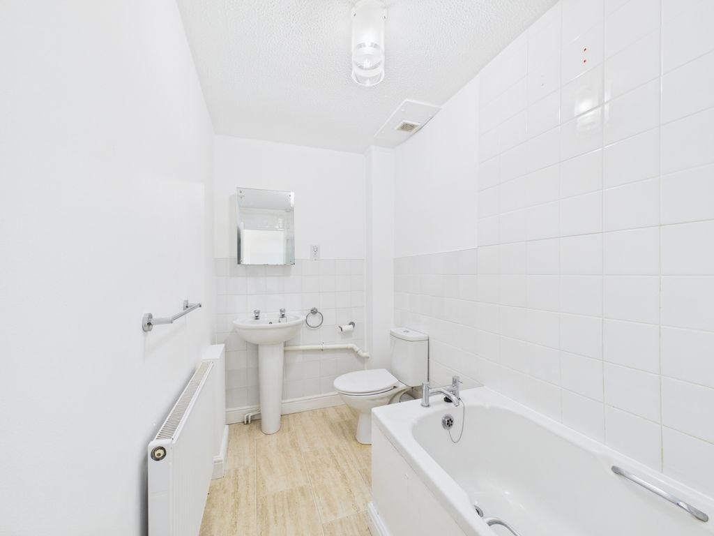 Property photo 3 of 7 Bathroom