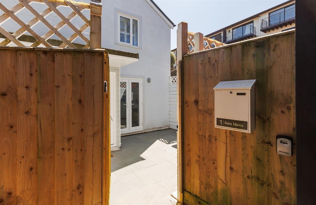 Property photo 3 of 20