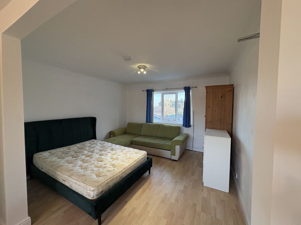 Property photo 1 of 10 Room