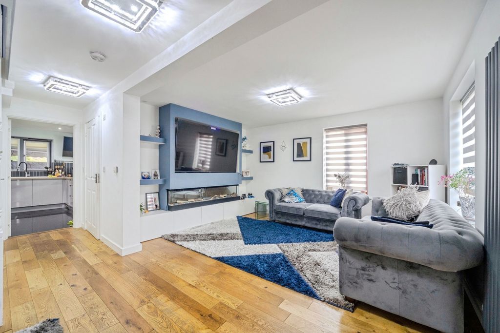 Property photo 2 of 19 Pbox-Img.Jpg