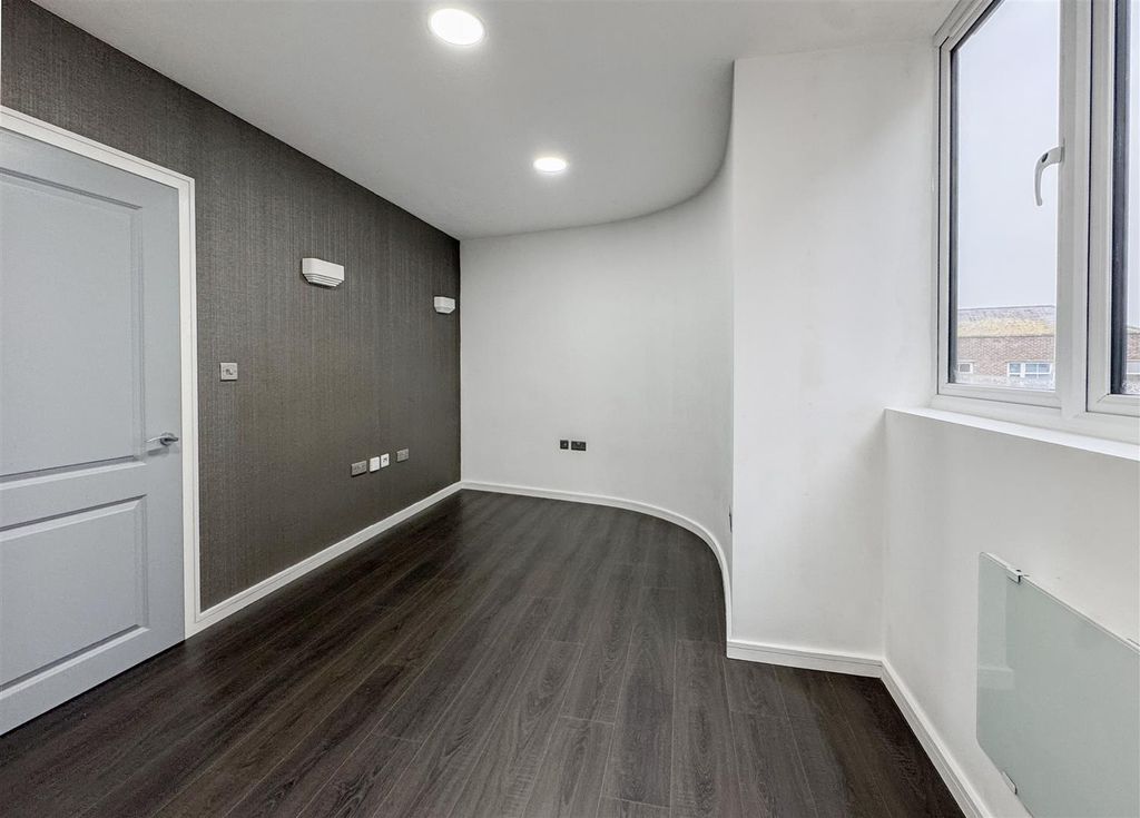 Property photo 3 of 13 15-Image00017.Jpg