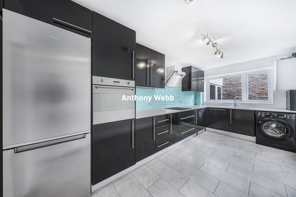 Property photo 1 of 19 Kitchen