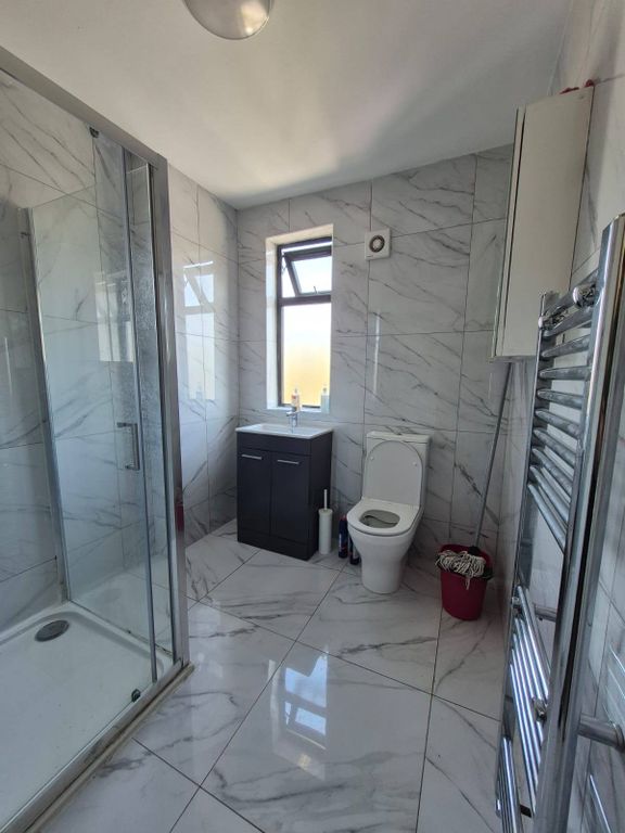 Property photo 3 of 7 Shared Bathroom