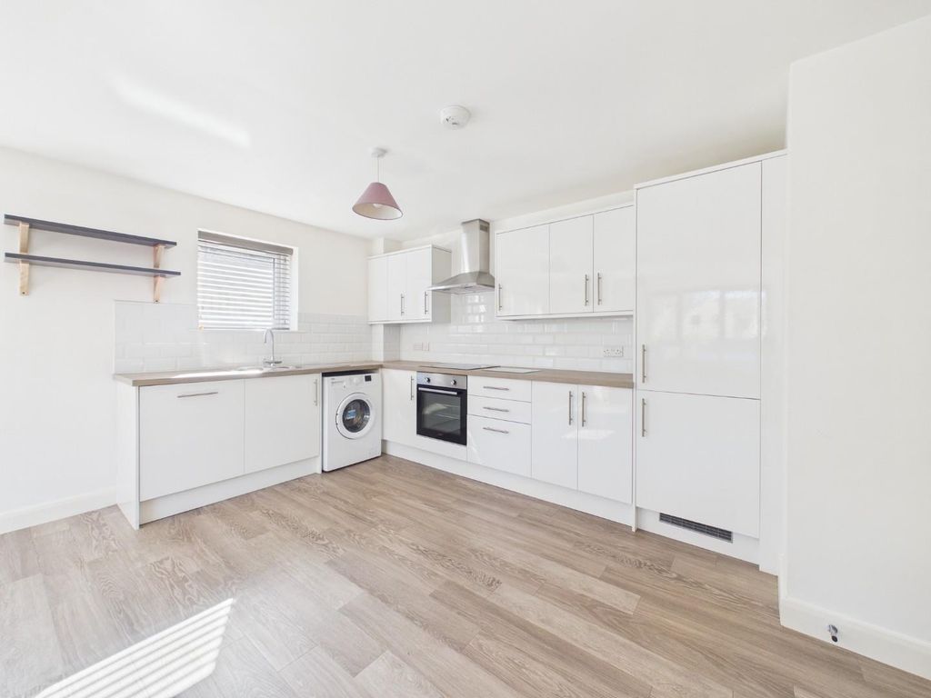 Property photo 2 of 10 Cam04899G0-Pr0322-Still005.Jpg