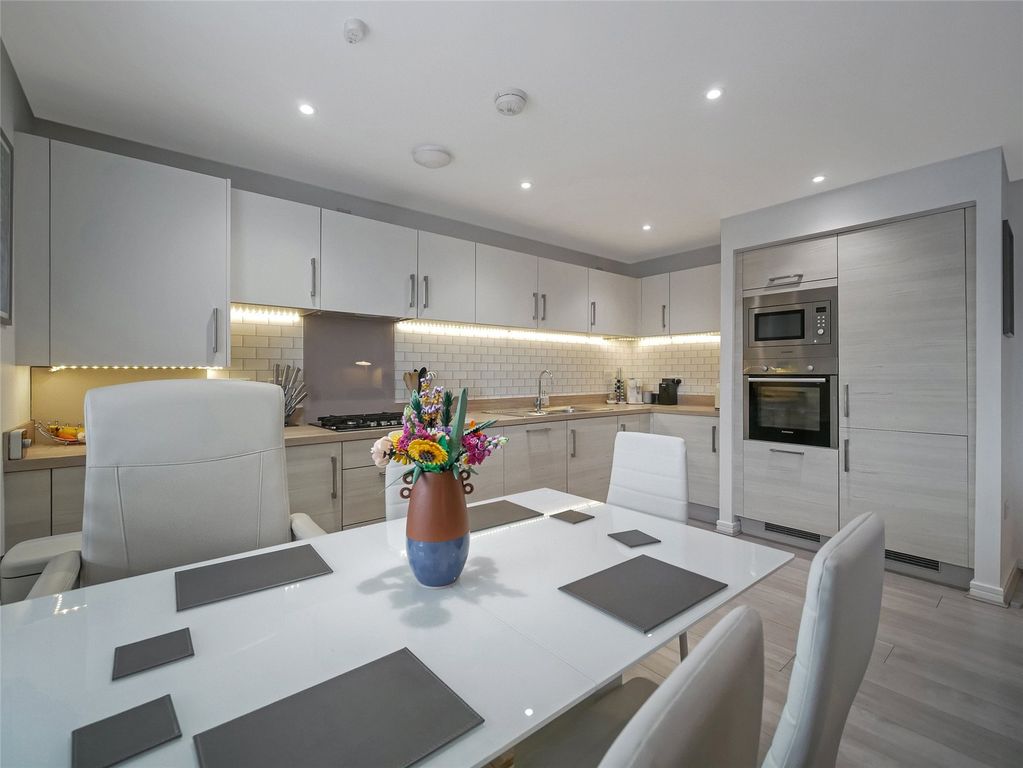 Property photo 2 of 21 Picture No. 12