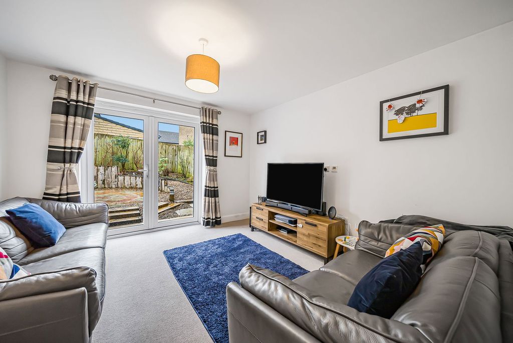 Property photo 2 of 35